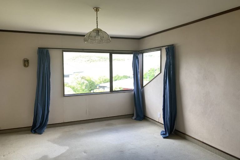 Photo of property in 3 Aintree Grove, Churton Park, Wellington, 6037