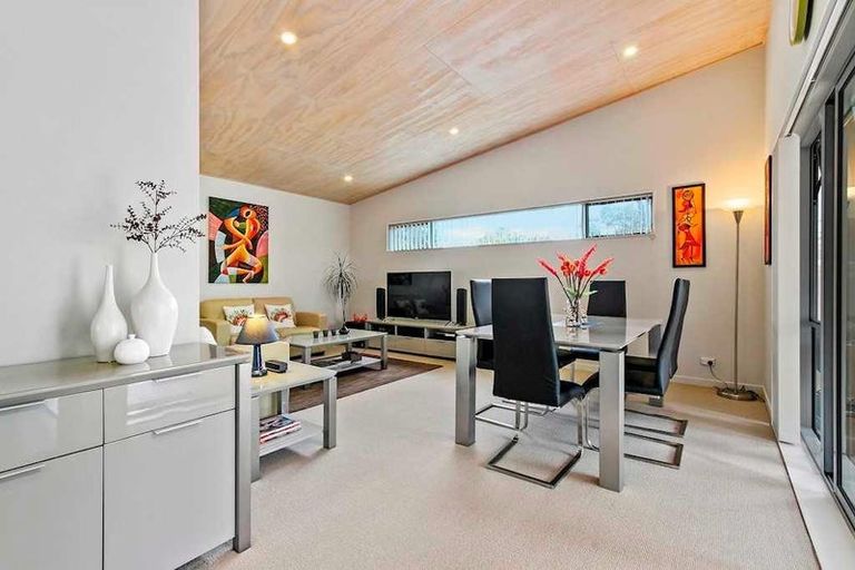 Photo of property in 14b Saffron Street, Birkdale, Auckland, 0626