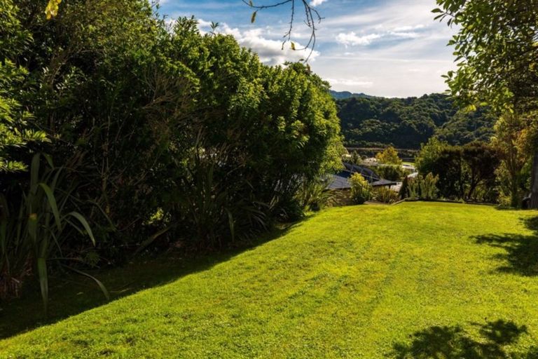 Photo of property in 35 Milton Terrace, Picton, 7220