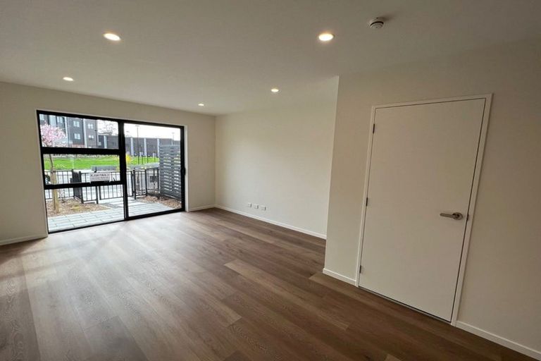 Photo of property in 33 Jabuka Street, Glen Eden, Auckland, 0602