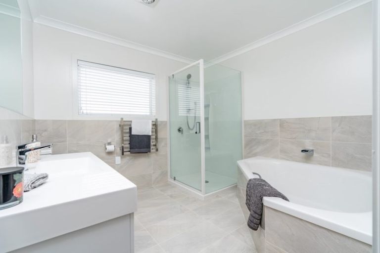 Photo of property in 43 Stace Hopper Drive, One Tree Point, 0118