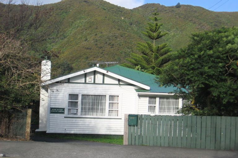 Photo of property in 1 Rumgay Street, Fairfield, Lower Hutt, 5011