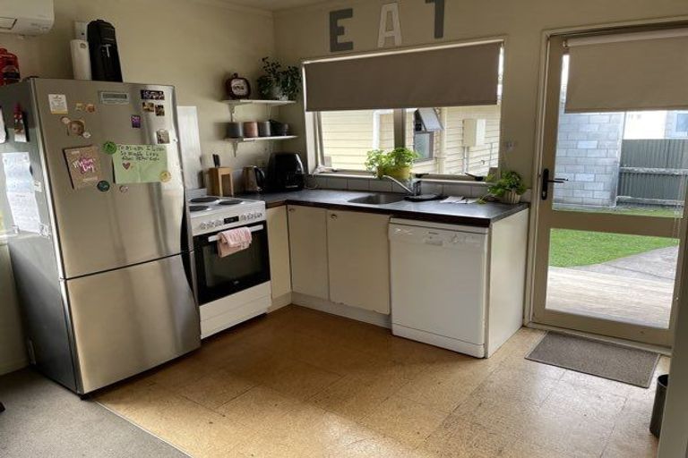 Photo of property in 914 Grove Road, Mayfair, Hastings, 4122