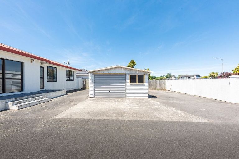 Photo of property in 122 Yaldhurst Road, Sockburn, Christchurch, 8042