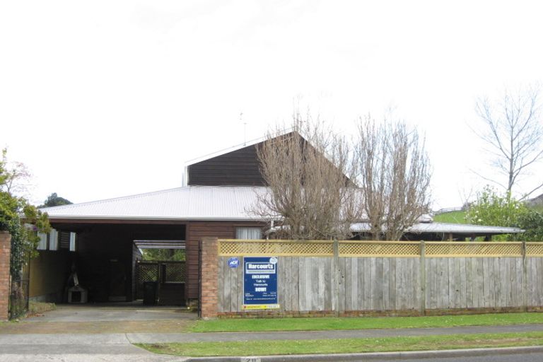 Photo of property in 20 Heaphy Street, Westown, New Plymouth, 4310