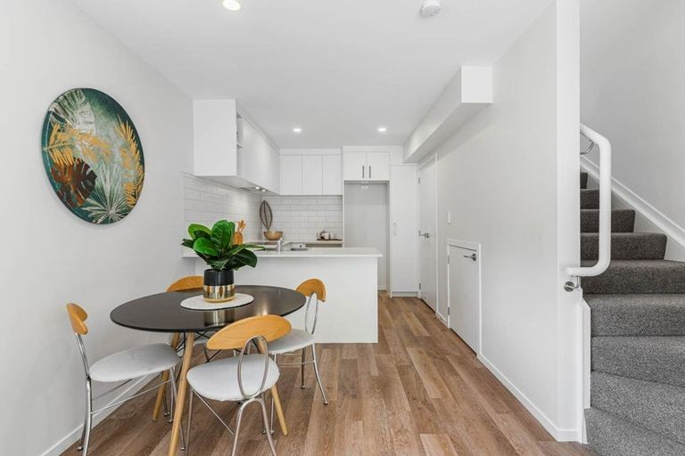 Photo of property in 40 Tokai Place, Glen Eden, 0602