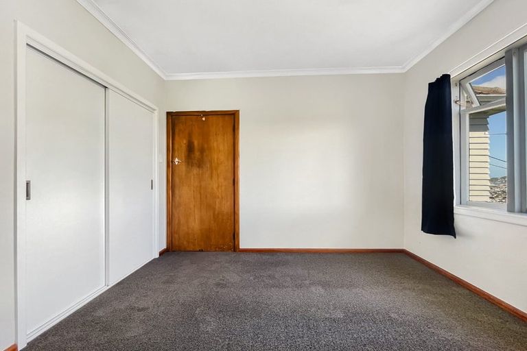 Photo of property in 108 Nevay Road, Karaka Bays, Wellington, 6022