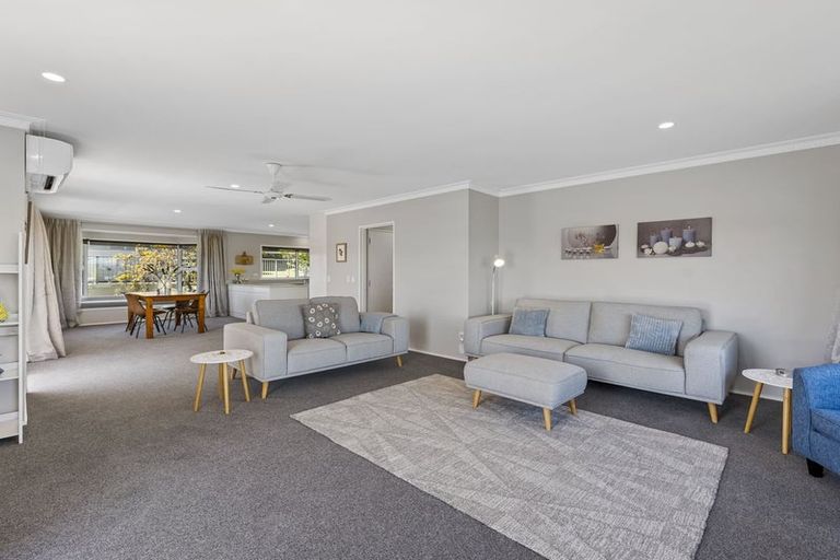 Photo of property in 2 Golders Place, Richmond Heights, Taupo, 3330