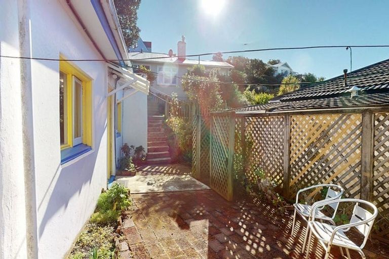 Photo of property in 3-5 Knoll Street, Island Bay, Wellington, 6023