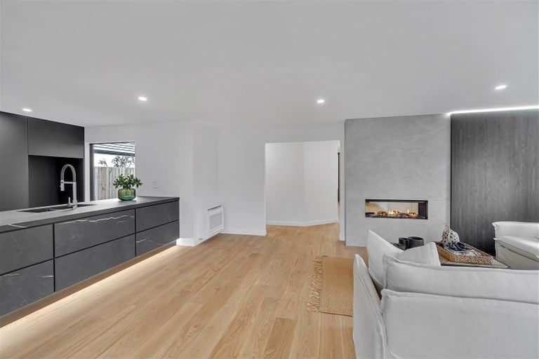 Photo of property in 2/15 Wai-iti Terrace, Burnside, Christchurch, 8053