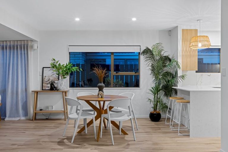 Photo of property in 2/3 Centreway Road, Orewa, 0931