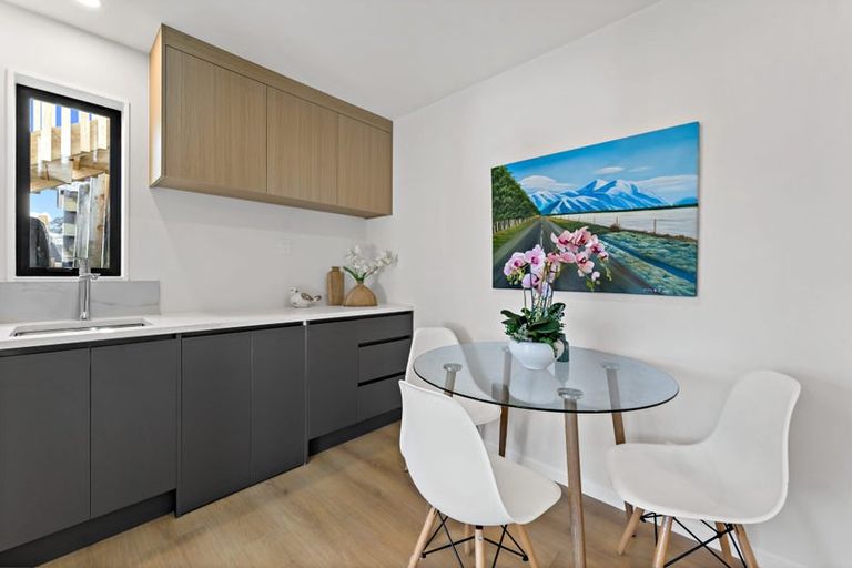 Photo of property in 20 Mara Way, Sunnyvale, Auckland, 0612
