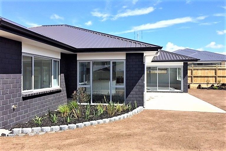 Photo of property in 10 Tilly Lane, Huapai, Kumeu, 0810