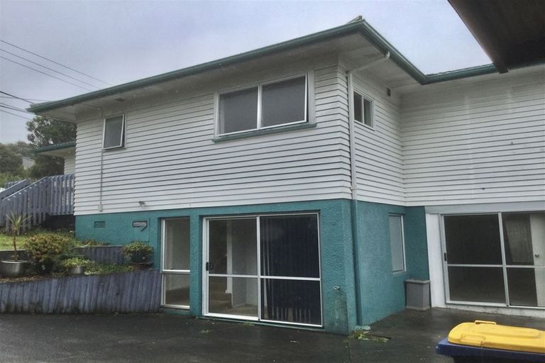 Photo of property in 56 Sherwood Avenue, Te Atatu South, Auckland, 0610