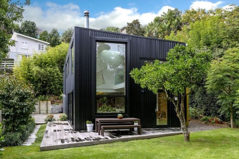 Photo of property in 76 Cutfield Road, New Plymouth, 4310