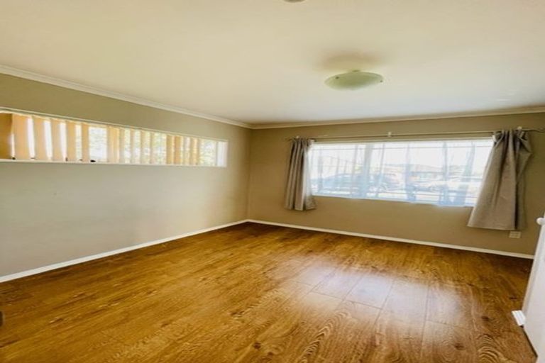 Photo of property in 15 Newbegin Place, Weymouth, Auckland, 2103