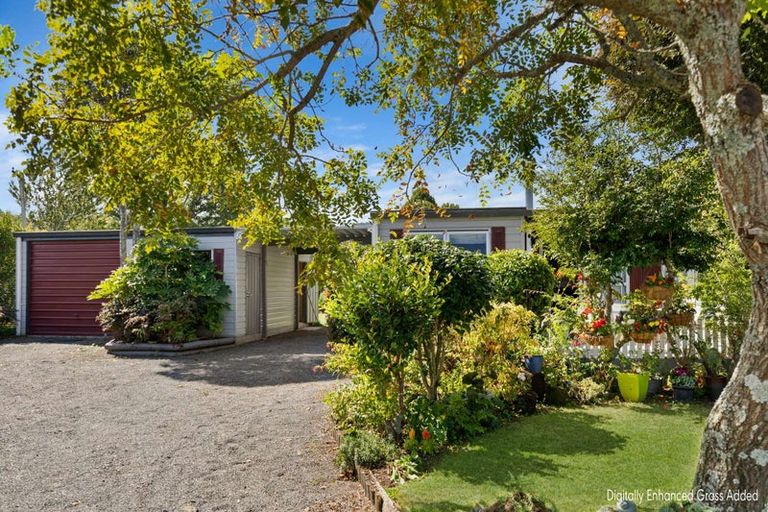 Photo of property in 4 Hugh Avenue, Hamurana, Rotorua, 3097