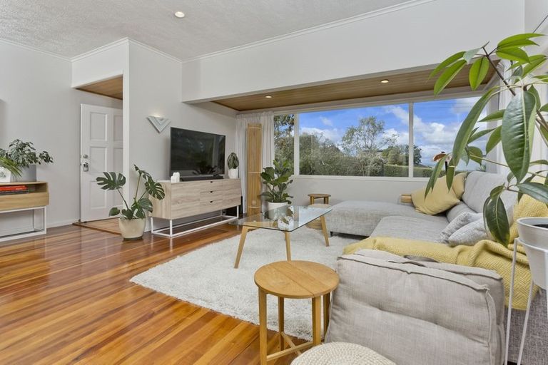 Photo of property in 1/160 East Coast Road, Forrest Hill, Auckland, 0620