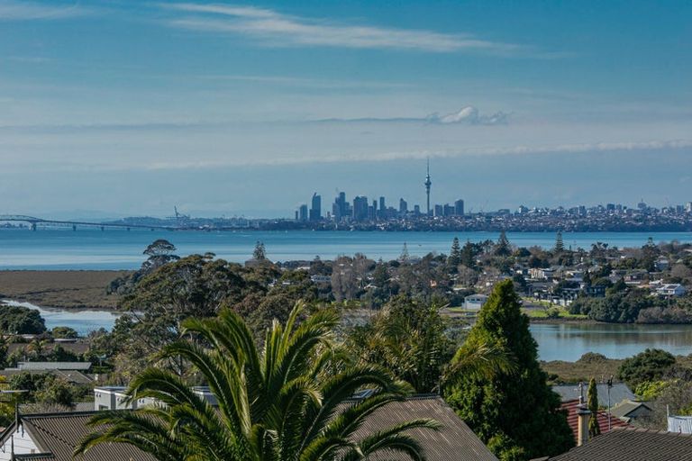 Photo of property in 44 West Harbour Drive, West Harbour, Auckland, 0618