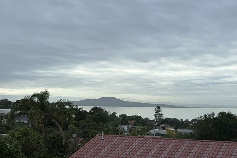 Photo of property in 61 Lyons Avenue, Murrays Bay, Auckland, 0630