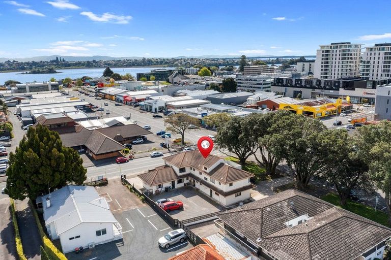 Photo of property in 2/182 Devonport Road, Tauranga, 3110