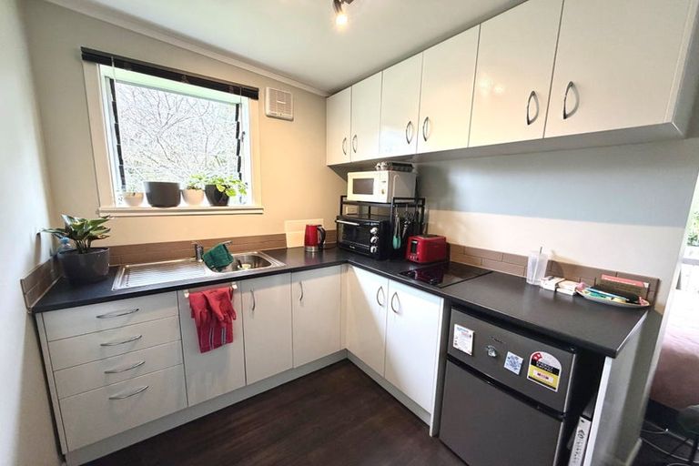 Photo of property in 21 Kamara Road, Glen Eden, Auckland, 0602