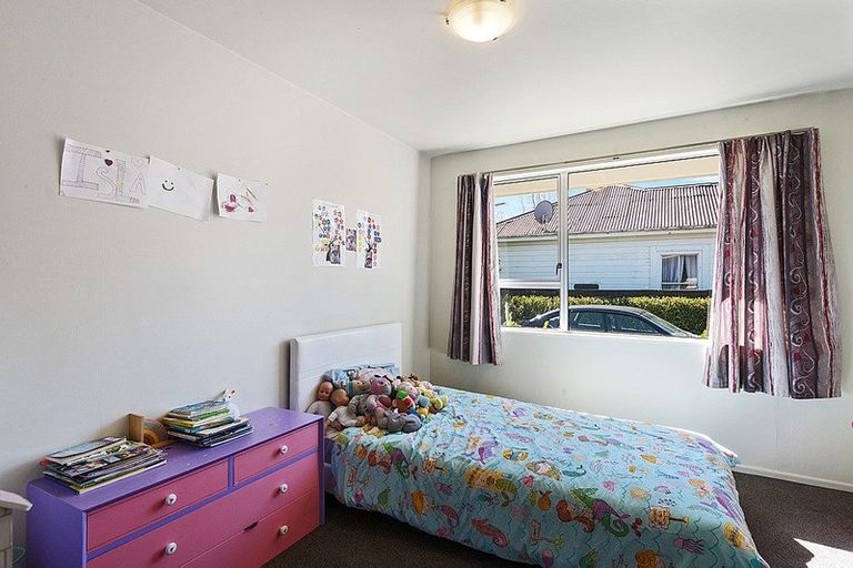 Photo of property in 2/64 Crofton Road, Harewood, Christchurch, 8051