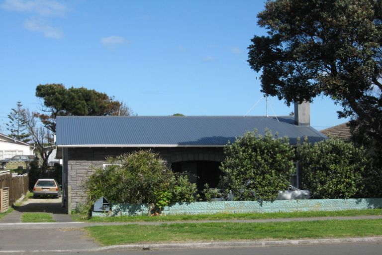 Photo of property in 11 Karaka Street, Castlecliff, Whanganui, 4501