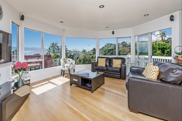 Photo of property in 2/8 Braemar Road, Castor Bay, Auckland, 0620