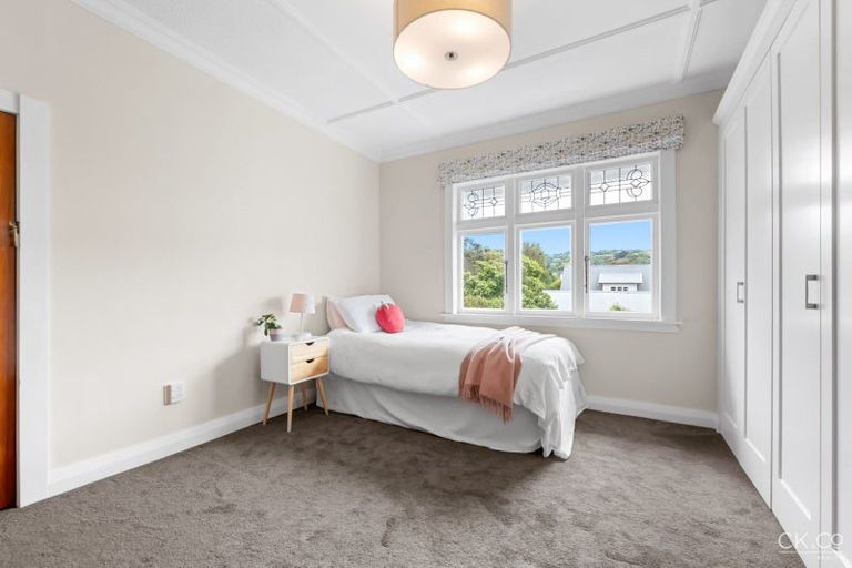 Photo of property in 17 Saint Albans Grove, Woburn, Lower Hutt, 5010