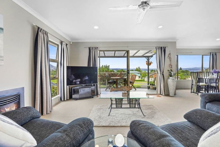 Photo of property in 41 Kinder Street, Acacia Bay, Taupo, 3330