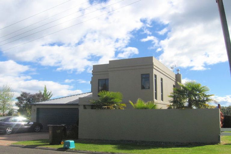 Photo of property in 2/12 Te Hepera Street, Waipahihi, Taupo, 3330