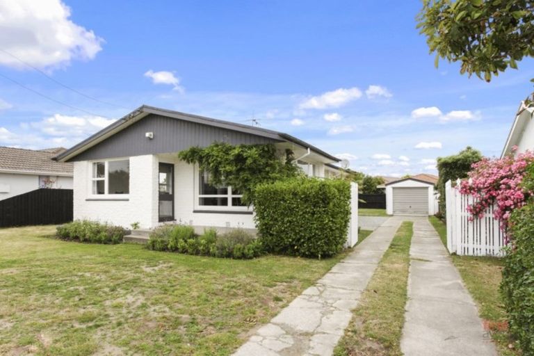 Photo of property in 396 Mairehau Road, Parklands, Christchurch, 8083
