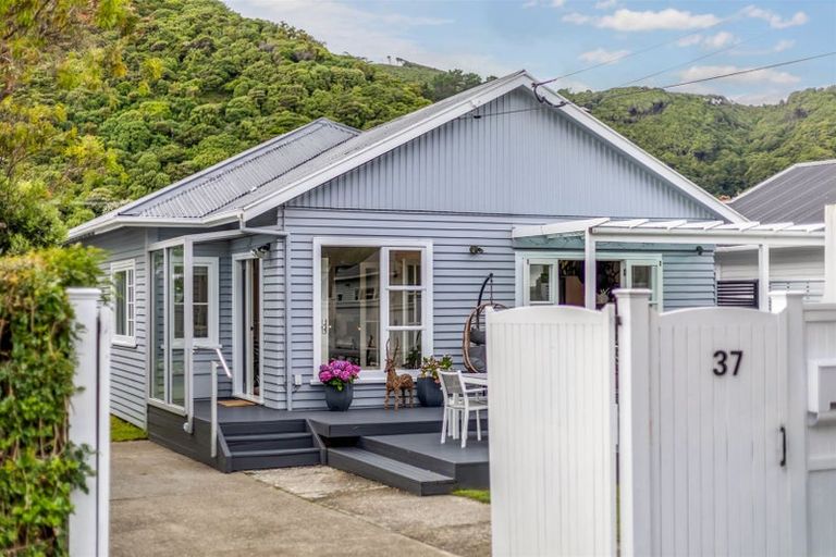 Photo of property in 37 Tuatoru Street, Eastbourne, Lower Hutt, 5013