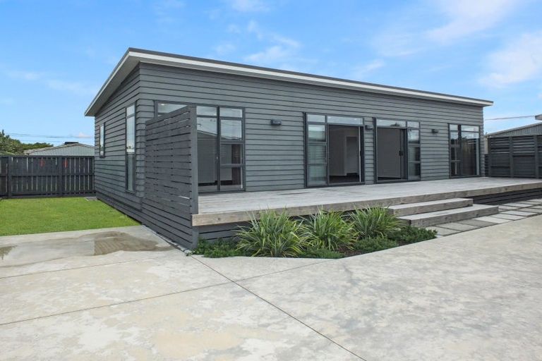 Photo of property in 1a Warren Street, Foxton Beach, 4815