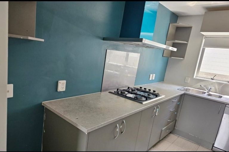 Photo of property in 31/3 Hulme Place, Henderson, Auckland, 0612