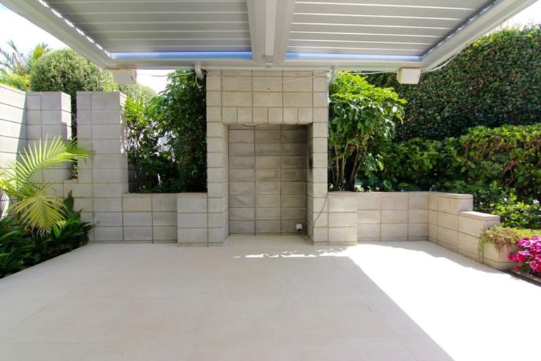 Photo of property in 25 Braemar Road, Castor Bay, Auckland, 0620
