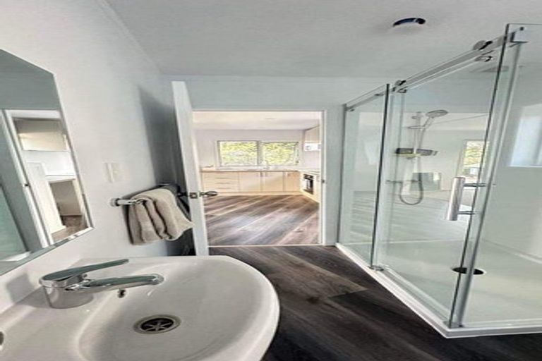 Photo of property in 1/19 Cresta Avenue, Beach Haven, Auckland, 0626