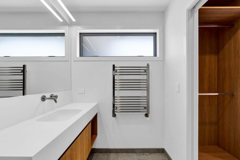 Photo of property in 9a Strandon Place, Strandon, New Plymouth, 4312