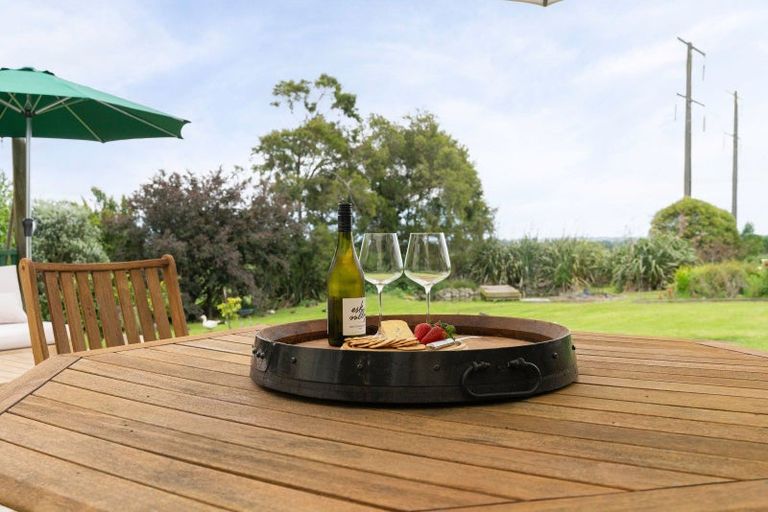 Photo of property in 70 Tokomaru Road East, Tokomaru, Palmerston North, 4474