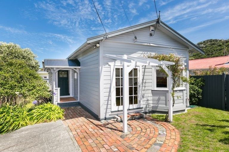 Photo of property in 13 Toru Street, Lyall Bay, Wellington, 6022