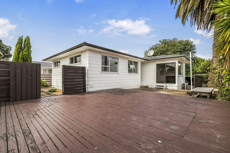 Photo of property in 11 Gambare Place, Wattle Downs, Auckland, 2103