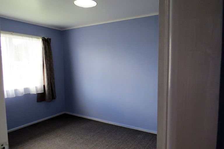 Photo of property in 17 Vina Place, Massey, Auckland, 0614