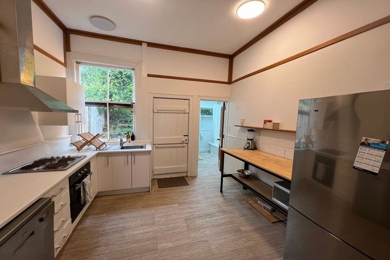 Photo of property in 5 Mcintyre Avenue, Mount Victoria, Wellington, 6011