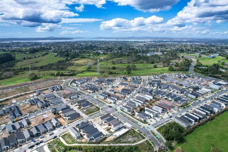 Photo of property in 16 Taiororua Avenue, Massey, Auckland, 0614