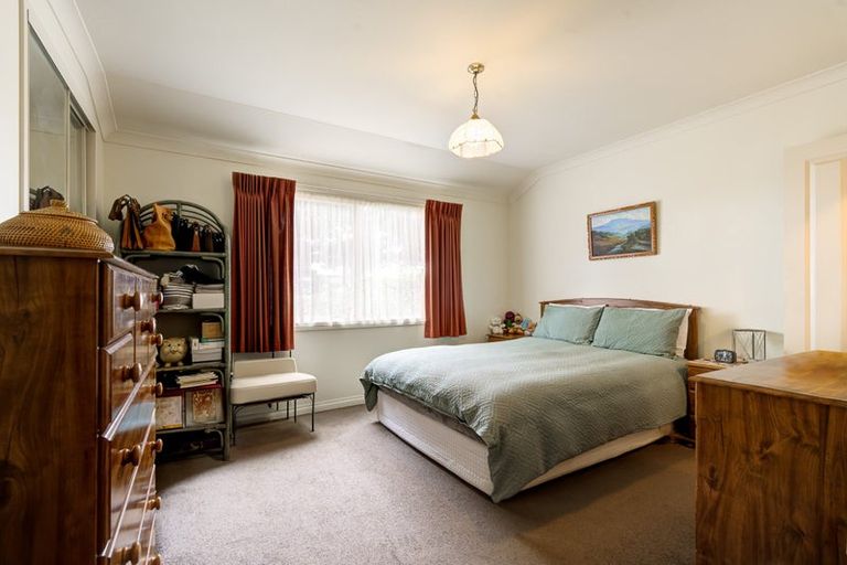 Photo of property in 126 Collins Road, Melville, Hamilton, 3206