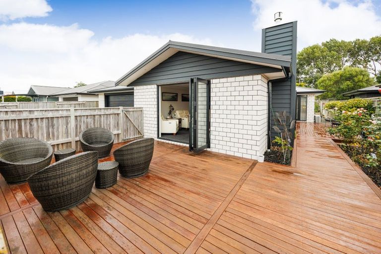 Photo of property in 16 Serenity Crescent, Kelvin Grove, Palmerston North, 4414