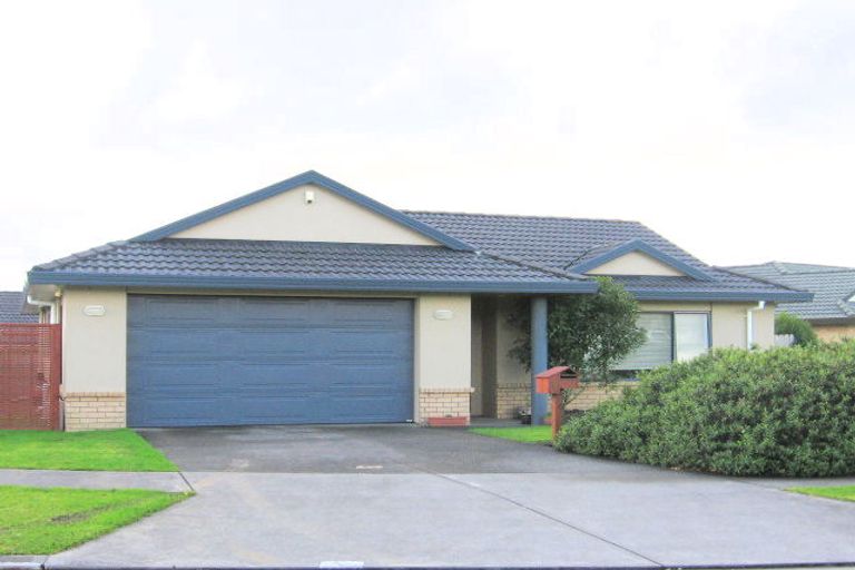 Photo of property in 8 Millisle Place, East Tamaki Heights, Auckland, 2016