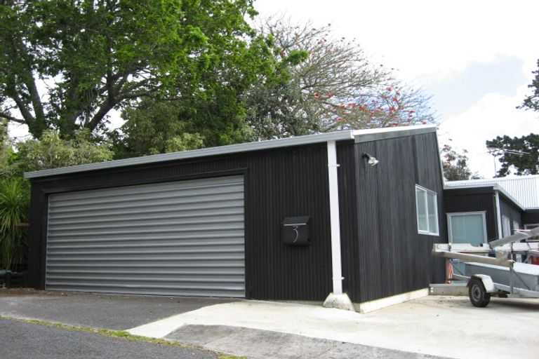 Photo of property in 3 George Avenue, Herald Island, Auckland, 0618