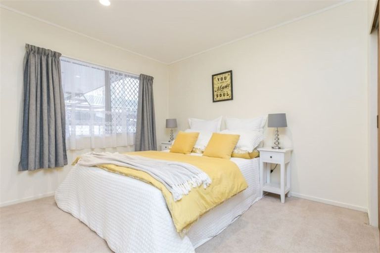 Photo of property in 17 Frank Evans Place, Henderson, Auckland, 0610